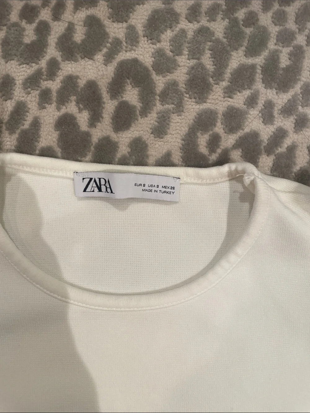 Zara White Eyelet Puff-Sleeve Top with Scalloped Cuffs